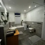 Charmantes Altbau-apartment Nahe Ice-bahnhof Mit Balkon Und Grosser Kueche By Castora Homes *