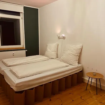 Daire Charmantes Altbau-apartment Nahe Ice-bahnhof Mit Balkon Und Grosser Kueche By Castora Homes *