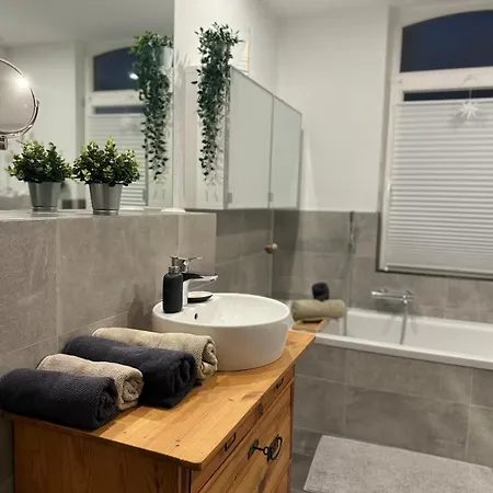 Appartement Charmantes Altbau-apartment Nahe Ice-bahnhof Mit Balkon Und Grosser Kueche By Castora Homes