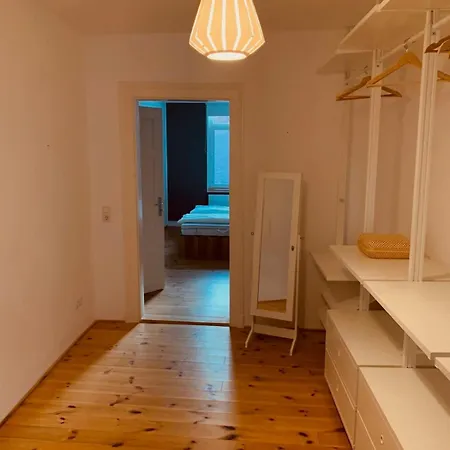 Charmantes Altbau-apartment Nahe Ice-bahnhof Mit Balkon Und Grosser Kueche By Castora Homes Appartement *