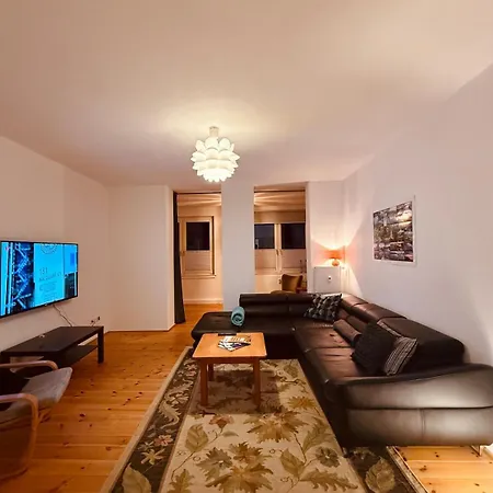 Charmantes Altbau-apartment Nahe Ice-bahnhof Mit Balkon Und Grosser Kueche By Castora Homes * Kassel