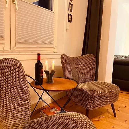 Charmantes Altbau-apartment Nahe Ice-bahnhof Mit Balkon Und Grosser Kueche By Castora Homes