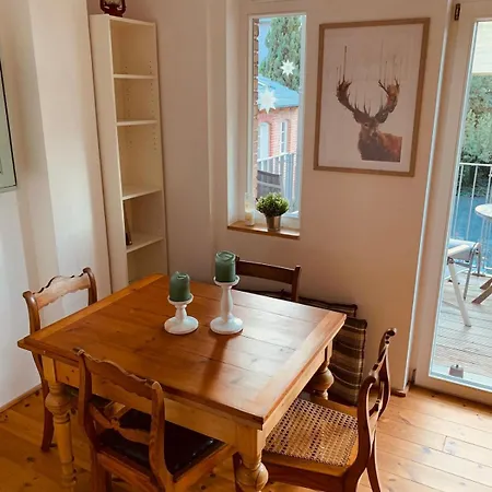 Charmantes Altbau-apartment Nahe Ice-bahnhof Mit Balkon Und Grosser Kueche By Castora Homes Appartement