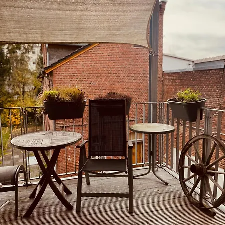 Charmantes Altbau-apartment Nahe Ice-bahnhof Mit Balkon Und Grosser Kueche By Castora Homes