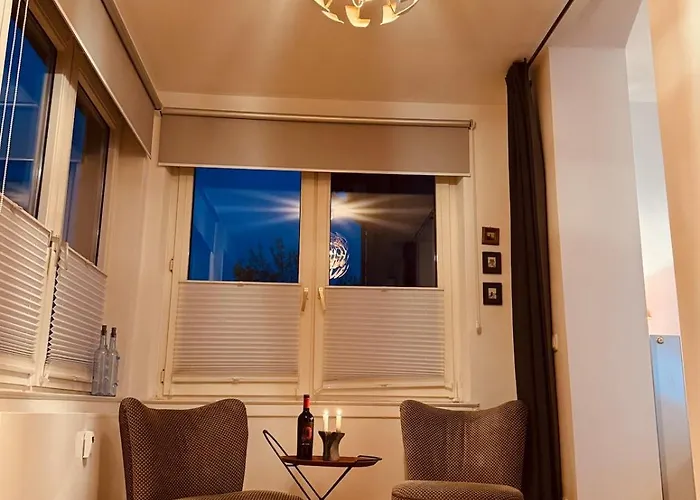 Charmantes Altbau-apartment Nahe Ice-bahnhof Mit Balkon Und Grosser Kueche By Castora Homes Kassel