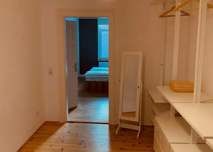 Charmantes Altbau-apartment Nahe Ice-bahnhof Mit Balkon Und Grosser Kueche By Castora Homes Daire *