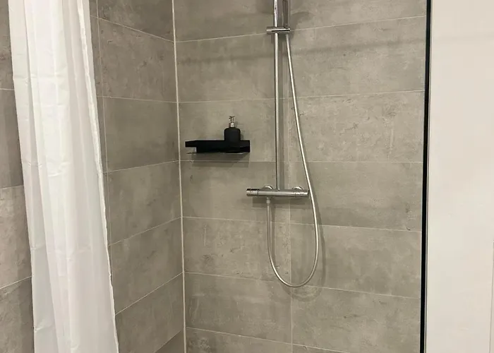 Charmantes Altbau-apartment Nahe Ice-bahnhof Mit Balkon Und Grosser Kueche By Castora Homes *