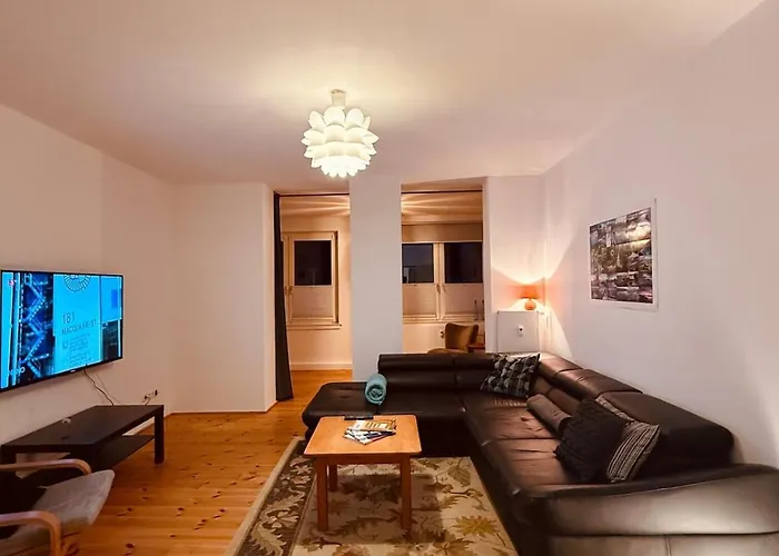 Charmantes Altbau-apartment Nahe Ice-bahnhof Mit Balkon Und Grosser Kueche By Castora Homes * Kassel