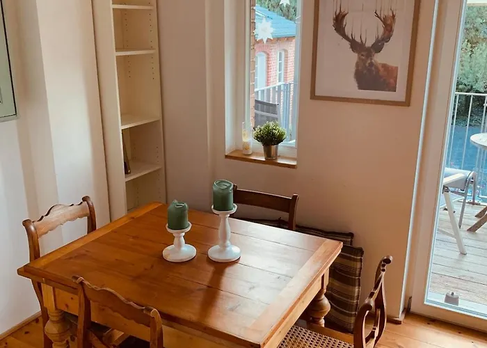 Charmantes Altbau-apartment Nahe Ice-bahnhof Mit Balkon Und Grosser Kueche By Castora Homes Daire